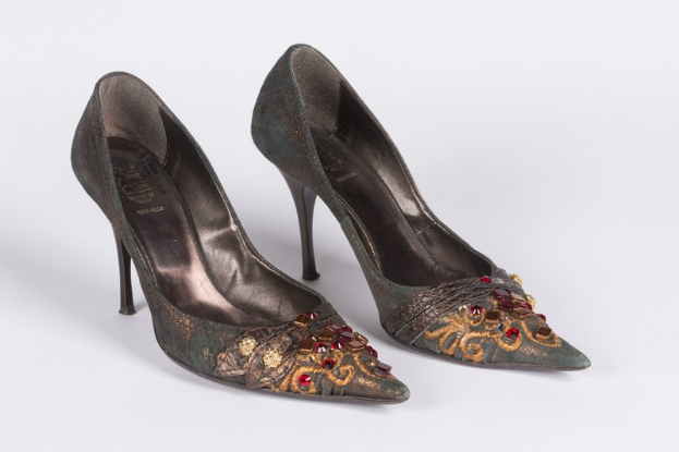 Jimmy Choo High Heels von Suki Waterhouse flüstern Romantik bei Power of Women