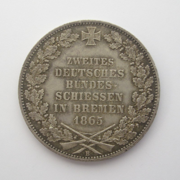 Silbermünze mit der Aufschrift "Zweites Deutsches Bundes Schiesen in Bremen" vor einem weißen Hintergrund.