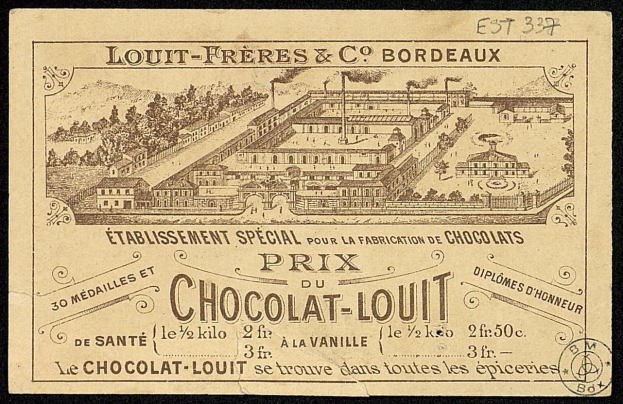 Alte Werbung für eine Schokoladenfabrik mit einem Gebäude im Hintergrund und Text, der die Fabrik und ihren Inhalt beschreibt.