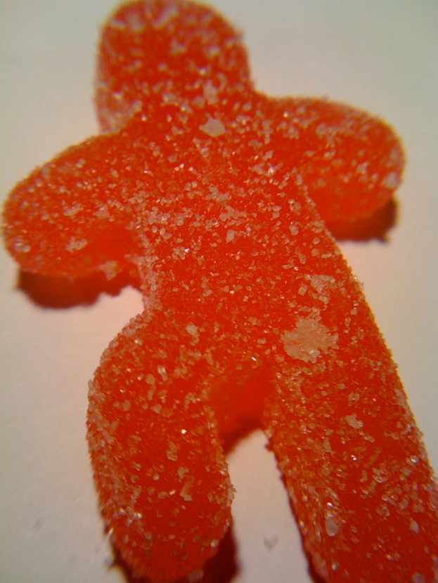 Ein Stückchen Zucker auf einem Bonbon.