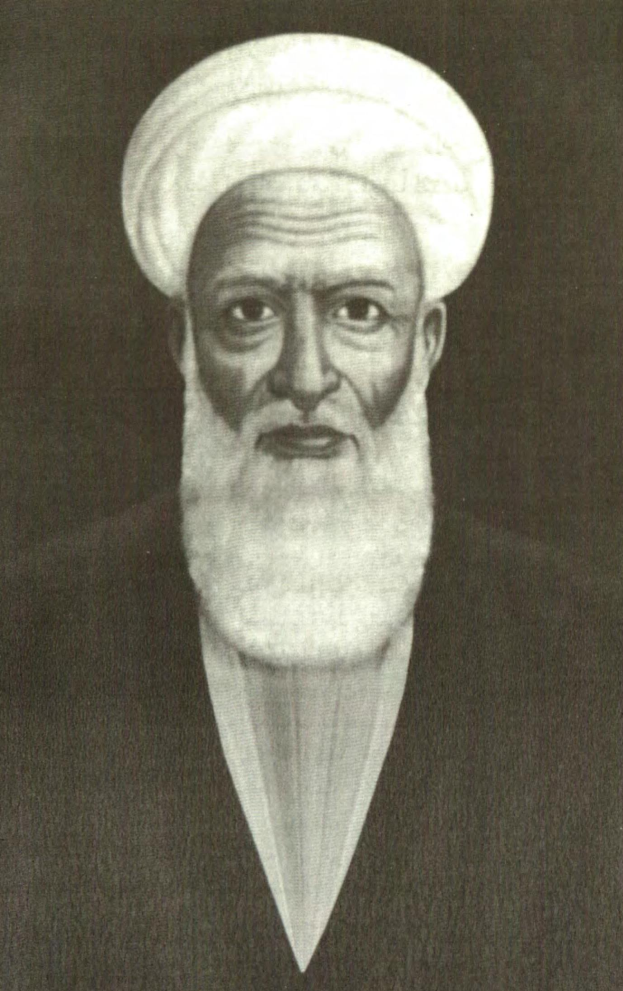 Ein Schwarz-Weiß-Foto von Ayatollah Ali Khamenei, dem Obersten Führer von Iran, der eine schwarze Robe und einen weißen Turban trägt, vor einem dunklen Hintergrund.