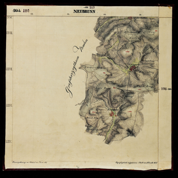 Ein altes Stadtplan von Neubunn, Deutschland, mit einem schwarzen Hintergrund, der Straßen, Gebäude und andere Merkmale zeigt.