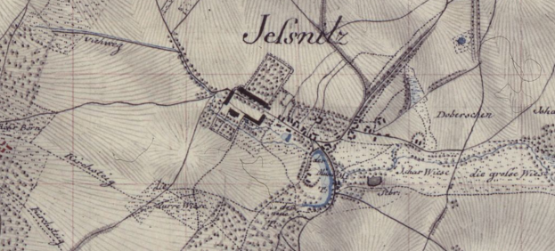 Ein detailliertes altes Stadtplan von Jelsnitz, Deutschland, das ein zentrales Gebäude und umgebenden Text zeigt, mit Straßen und anderen Strukturen klar markiert.