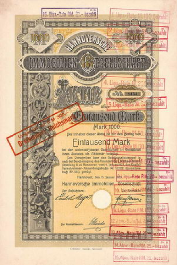 Ein altes deutsches Banknoten mit einem roten Stempel, das Text, Zahlen und zusätzliche Stempel enthält, die darauf hinweisen, dass es sich um eine von der deutschen Regierung ausgegebene Aktie handelt.