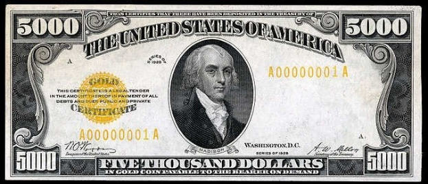 Ein schwarzer Hintergrund mit einem US-Fünfausend-Dollar-Schein mit einem Porträt von George Washington und der Denominationstext.
