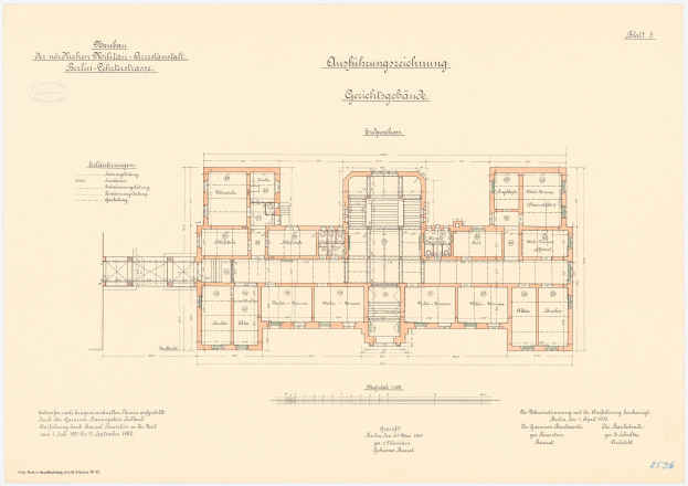 Schwarz-weißer Architekturgrundriss des Reichstagsgebäudes in Berlin, Deutschland, mit Raumaufteilung, Fluren, Fenstern und Türen.