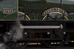 Ein Zug auf einer Schiene.