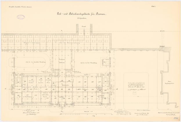 Grundriss des Bremen-Museumsgebäudes mit zahlreichen Fenstern, versehen mit Text auf Papier.