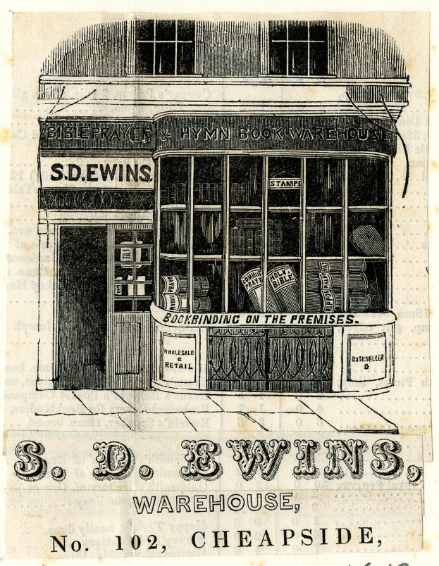 Eine alte Zeitungsanzeige für "S.D. Edwards Warehouse, No. 102, Cheapside" mit einer Ladenfront, die ein Schild, Fenster, eine Tür und verschiedene Gegenstände im Inneren zeigt, mit Text am unteren Rand des Bildes.