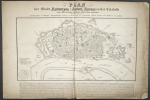 Ein altes Buch mit einer detaillierten Karte von Berlin, einschließlich Straßen, Gebäuden und Sehenswürdigkeiten, mit begleitendem Text, der Informationen über die Stadt bereitstellt.