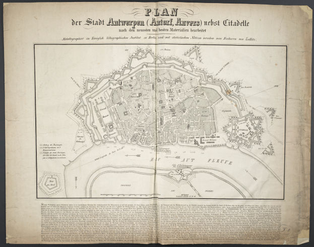 Ein altes Buch mit einer detaillierten Karte von Berlin, einschließlich Straßen, Gebäuden und Sehenswürdigkeiten, mit begleitendem Text, der Informationen über die Stadt bereitstellt.