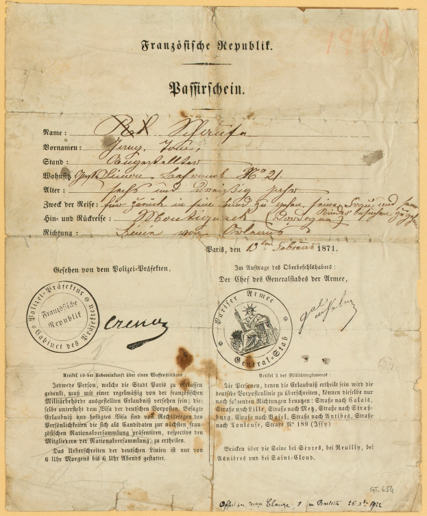 Ein altes, gelbliches Dokument mit einem kreisrunden, schwarz umrandeten Stempel, das schwarze Tintenbuchstaben enthält, wahrscheinlich ein Brief der deutschen Regierung.