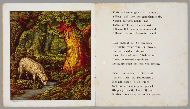 Ein aufgeschlagenes Buch mit einem Bild eines Schafs, das auf einer bewaldeten Fläche mit Bäumen, Pflanzen und Wasser grast, zusammen mit Text aus dem Buch mit dem Titel "Die Geschichte des Schafs".